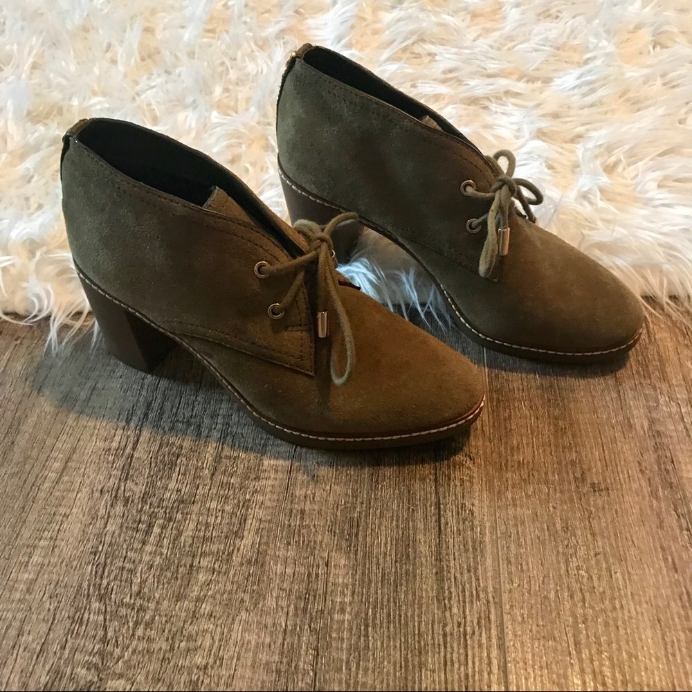 Tory Burch Hilary bootie taupe color size 7.5